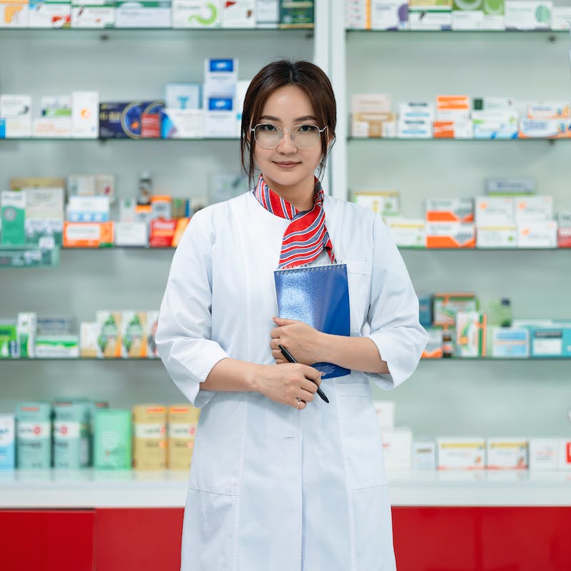 apotheek, automaterialenwinkel, babyspeciaalzaak, bakkerij, bouwcentrum, bouwmarkt, computerservice, delicatessenwinkel, dierenwinkel, doe-het-zelfwinkel, drogisterij, edelsmid, electronica, etenswaren, fietsenwinkel, fotowinkel, fourniturenwinkel, gereedschap, gereedschapmaker, goudsmid, groencentrum, groentewinkel, herstellen, houthandel, ijzerwaren, instrumentmaker, kampeerwinkel, keukeninrichting, kledingwinkel, kledingzaak, kleinvakwinkel, klokkenmaker, kringloopbedrijf, kringloopcentrum, kringloopwinkel, meubelwinkel, non-food, parfumerie, poelier, reparatiebedriif, repareren, retail, rijwielhandel, sanitairwinkel, schoenwinkel, slagerij, slijterij, speciaalzaak, stoffenwinkel, supermarkt, textielservice, textielwinkel, traiteur, tuincentrum, tweedehandsgoederen, verkopen, vishandel, visverwerking, viswinkel, vloerenhandel, warenhuis, watersportwinkel, werkplaats, witgoed, woninginrichting, zilversmid