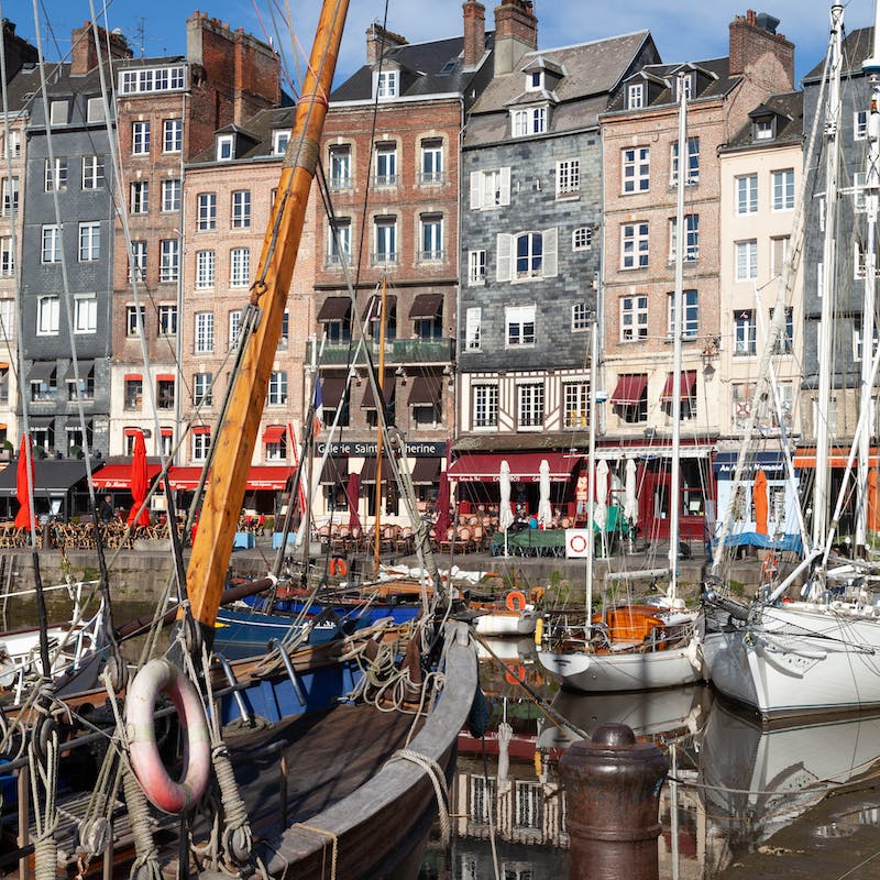 aanleggen, aanlegpaal, aanlegplaats, afmeerboei, afmeerpaal, afmeervoorziening, bouwen, dukdalf, kanosteiger, ligplaats, meerpaal, remmingswerk aanleggen, veerstoep, vernieuwen, verplaatsen, vervangen, visplek, visstoep, vlonder