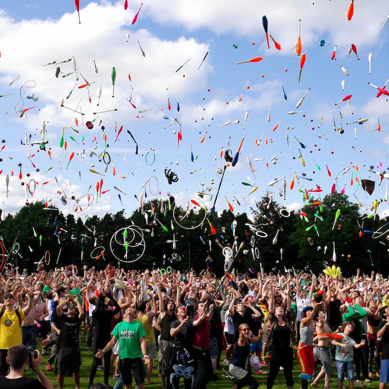autoclub, autoralley, autotoertocht, braderie, corso, defilee, feest organiseren, festival, fietstocht, hoorn, kermis, luidspreker, marathon, mars, megafoon, motorclub, motortoertocht, muziekfestival, muziekinstallatie, muziekinstrumenten, omroepinstallatie, optocht, parade, parcours, puzzeltocht, rijtoer, roeiwedstrijd, rommelmarkt, rondrit, samenkomst, sirene, sportwedstrijd, straatfeest, stremming, themamarkt, toertocht, touren, triathlon, vaarverkeer, vaarweg, versterker, viswedstrijd, vuurwerkshow, wandeltocht, wielerwedstrijd, zeilwedstrijd